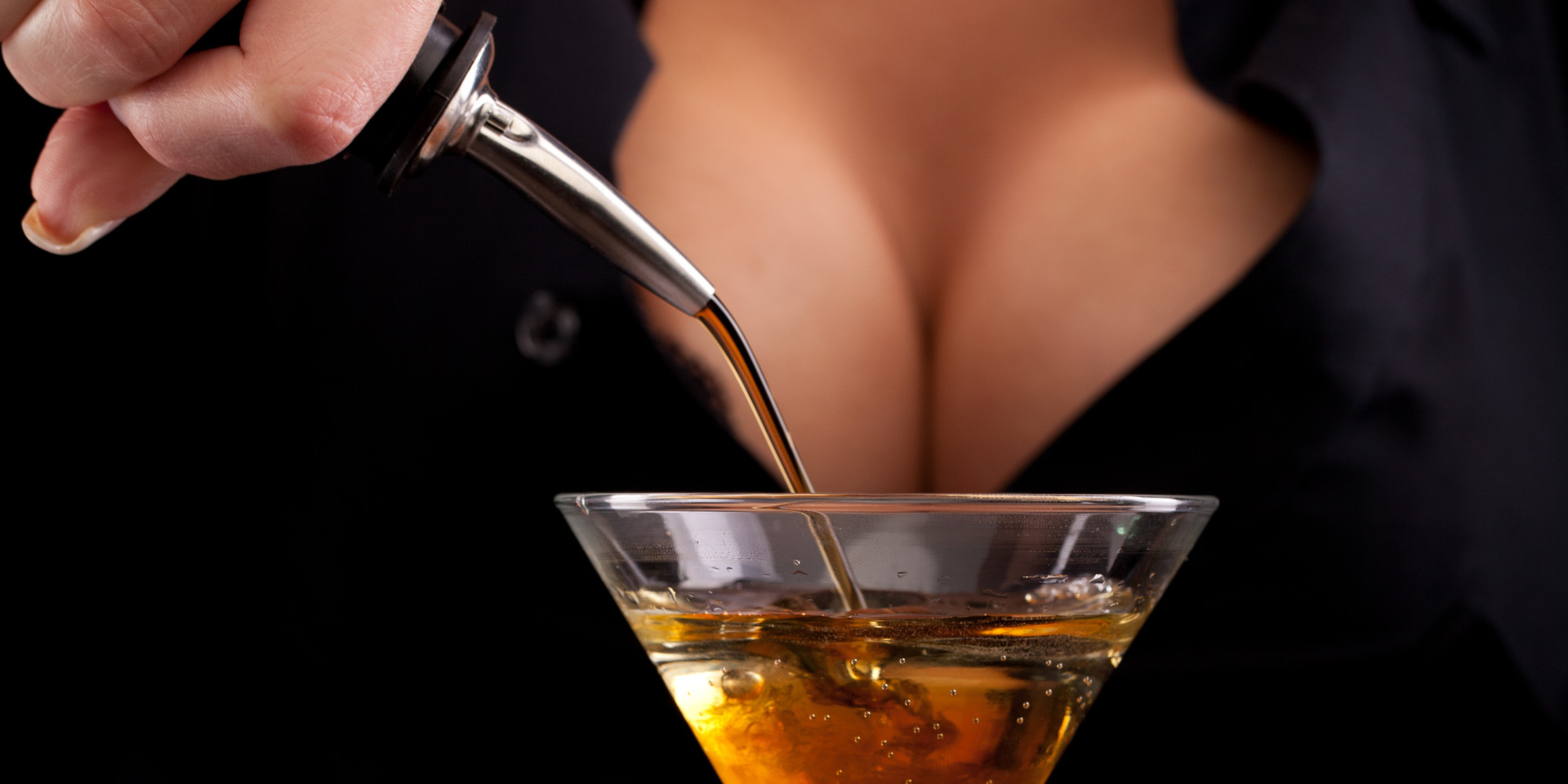Пьяная сучка разводит бармена на секс