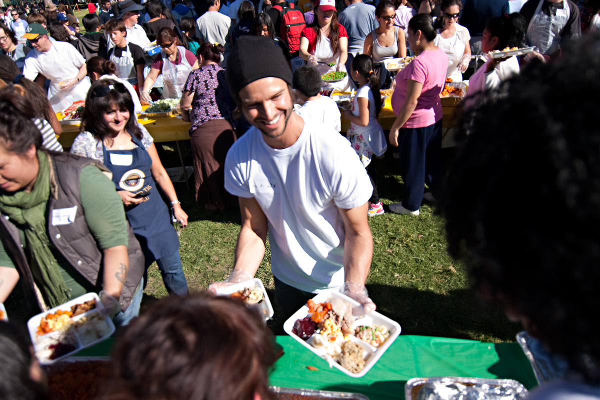 Thanksgiving Volunteering In LA Serve Dinner To The Homeless, Cook An