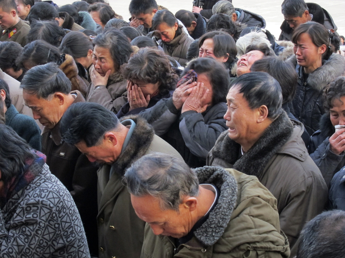 north-korea-to-punish-mourners-who-were-insincere-huffpost