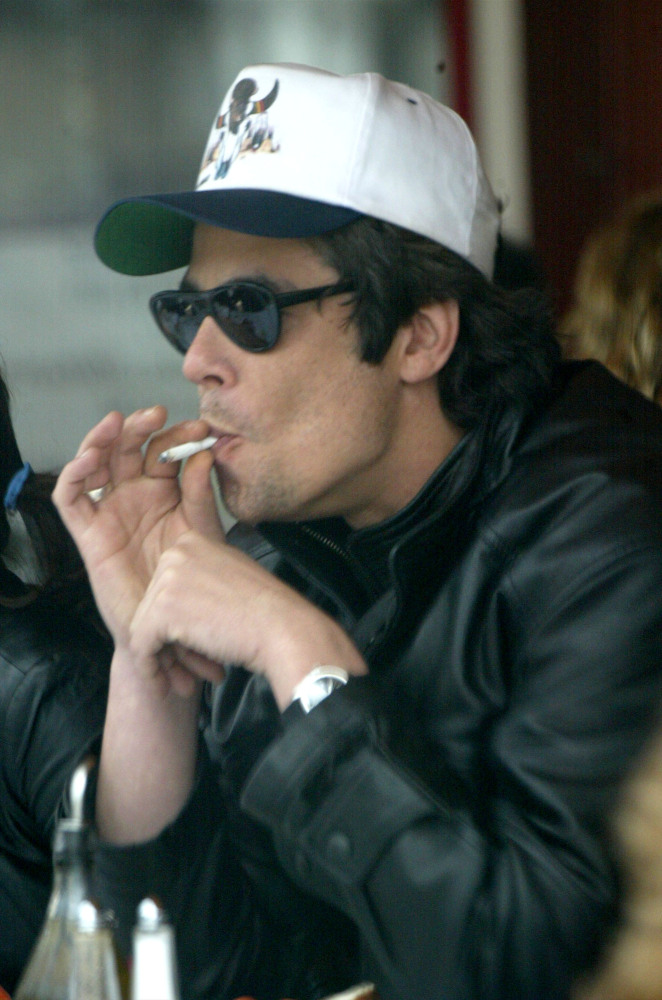 celebrities-smoking-electronic-cigarettes-leo-dicaprio-katherine