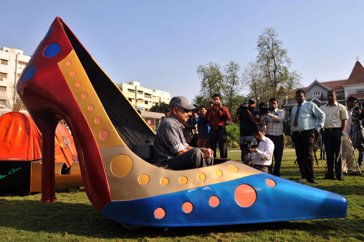 Illinois Mechanic Rick Sullivan Builds UpsideDown Car Illinois Mechanic Rick Sullivan Builds UpsideDown Car