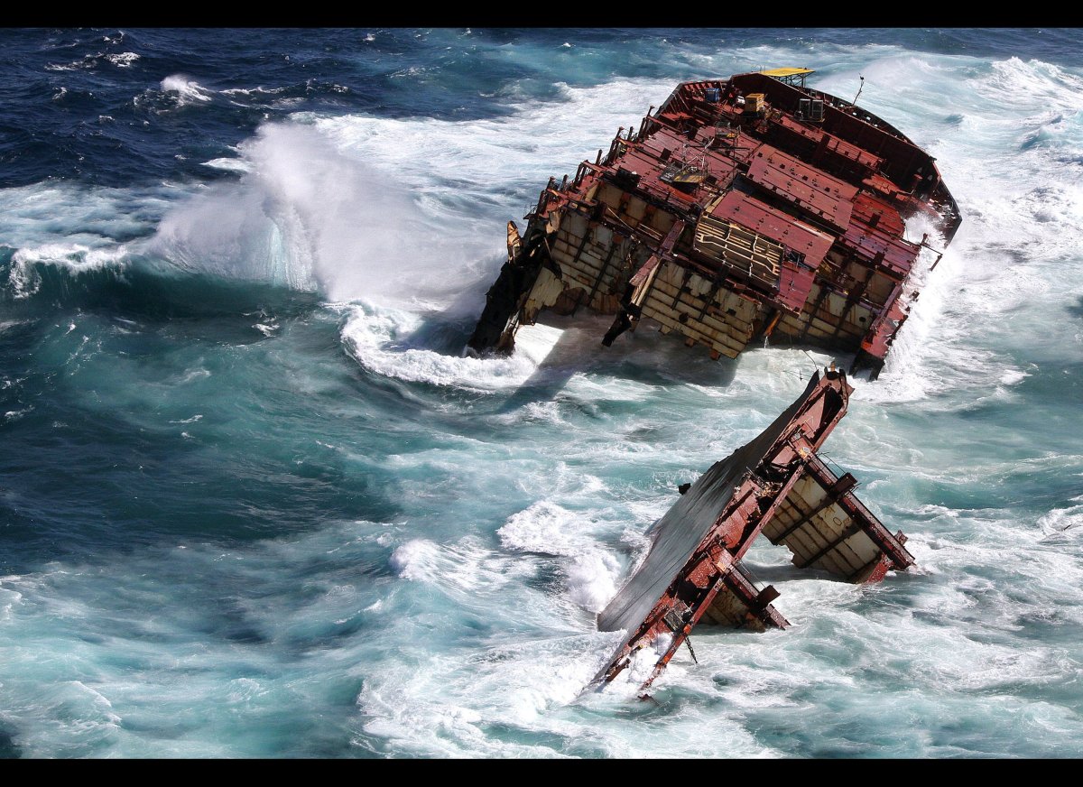 rena stern photos: rough new zealand waters sink
