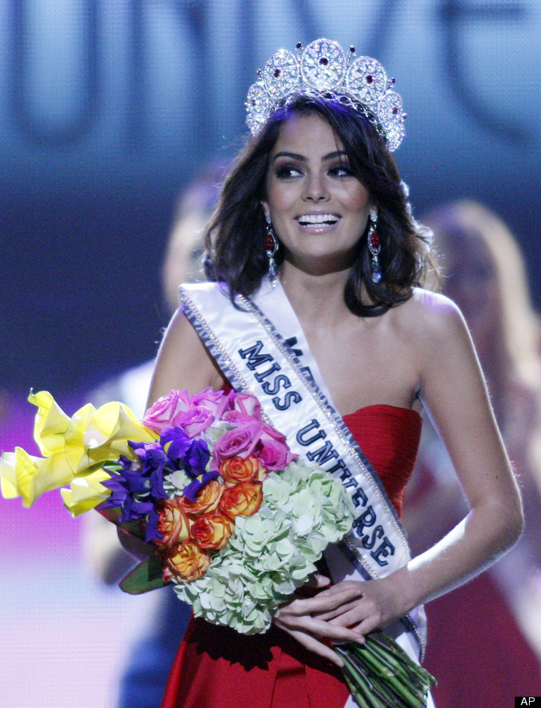 Ex Miss Universo Ximena Navarrete Devela Su Figura De Cera Huffpost