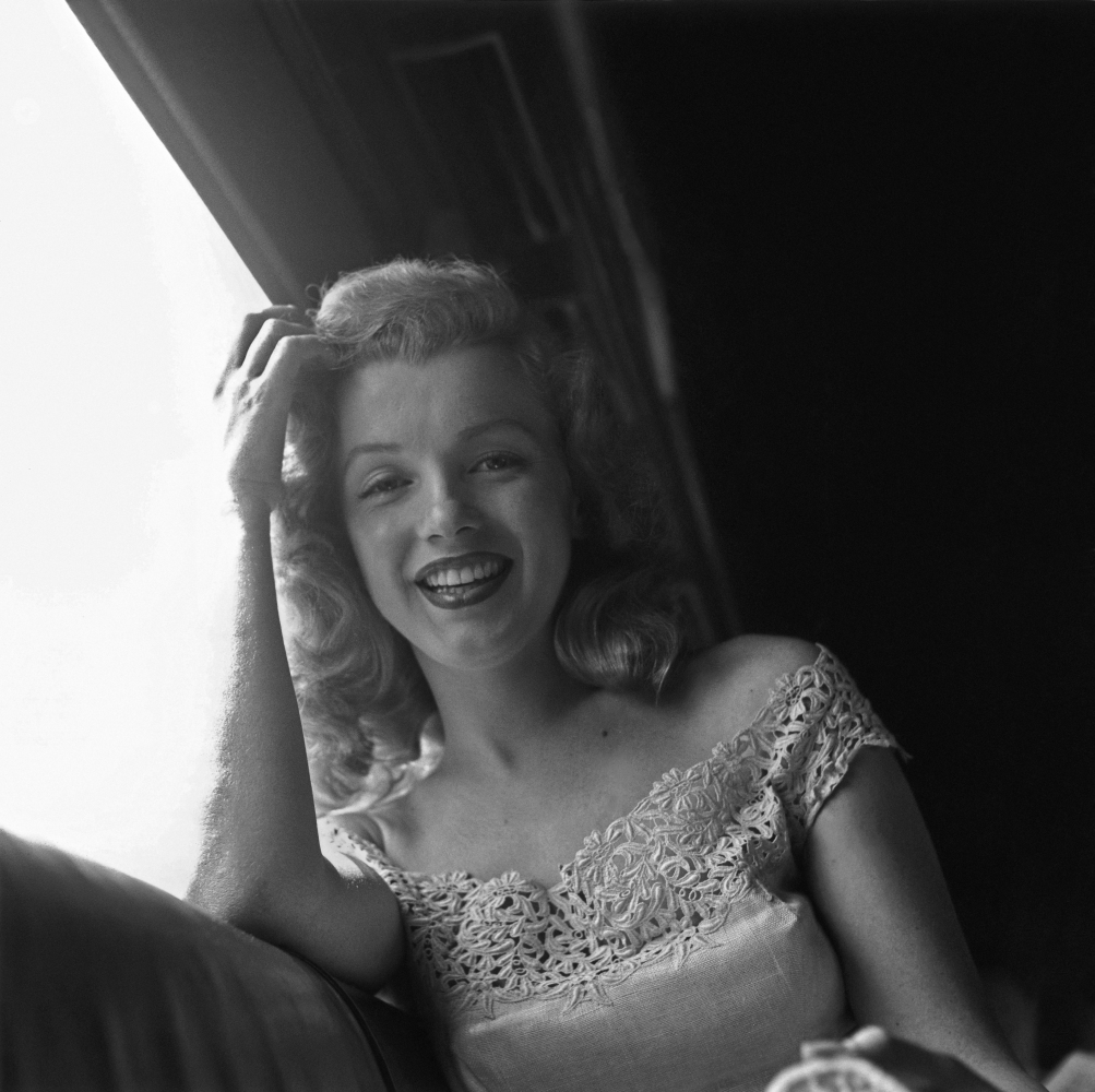 Marilyn Monroe Photos Candid Shots Of The Woman Behind The Starlet Huffpost 8180