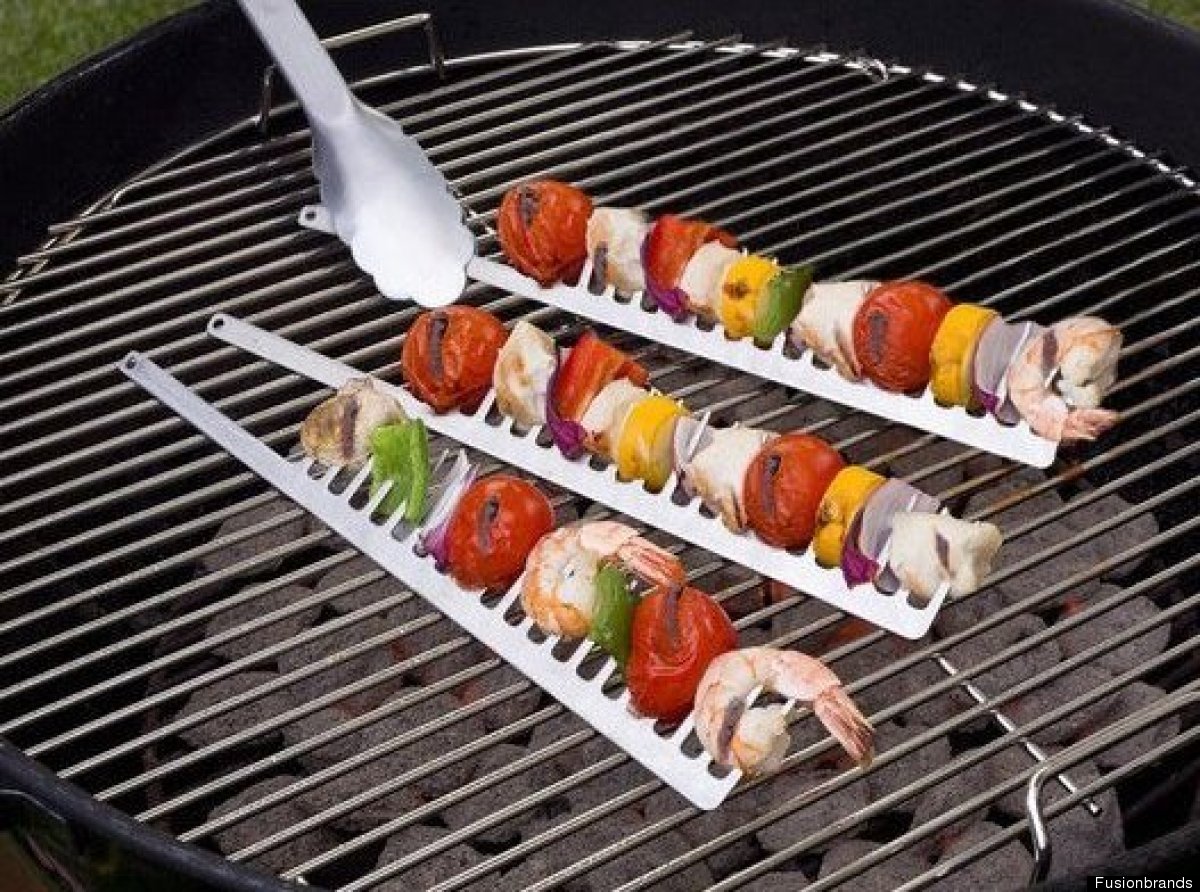 Balcony Grill Barbecue Has Never Seemed So Incredibly Dangerous (PHOTO