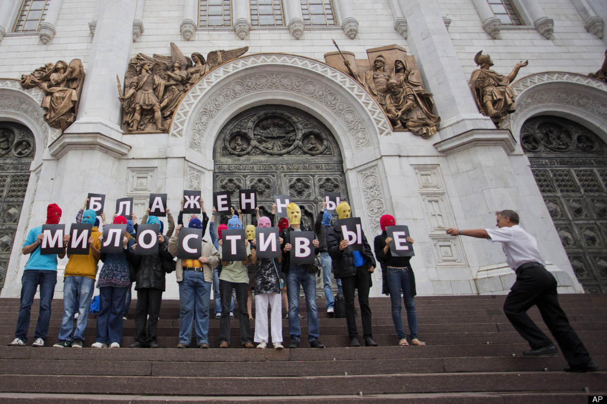 Pussy Riot Trial Topless Femen Activist Chainsaws Memorial Cross In Ukraine Video Nsfw 7263