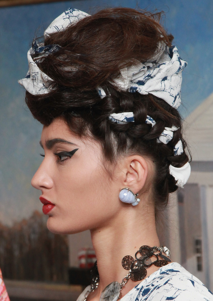 3 Ways To Wear Frida Kahlo's Fabric Woven Braids (PHOTOS 