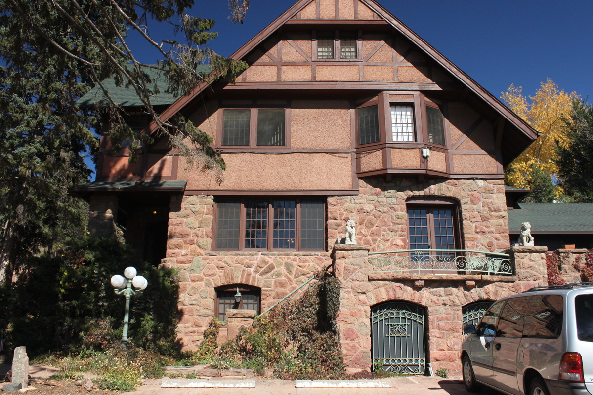 Onaledge, Manitou Springs, Colorado's Very Haunted Hotel (PHOTOS