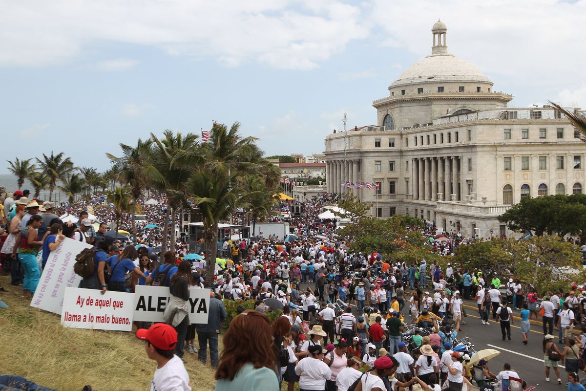 puerto-ricans-protest-against-gay-rights-and-in-favor-of-traditional