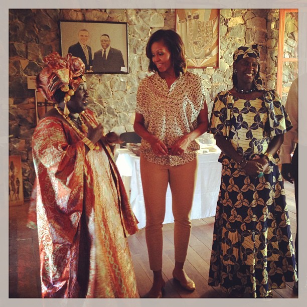 Meeting local artists on Goree Island. #FLOTUSinAfrica (@michelleobama)
