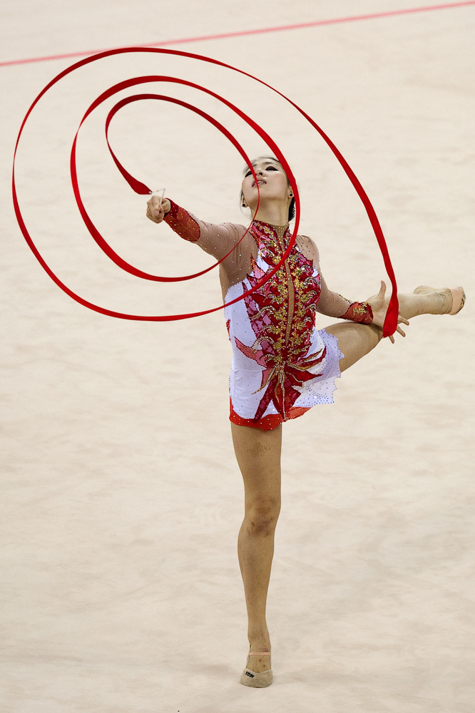 Shin Soo-Ji, gimnasta coreana, hace el mejor primer lanzamiento de bola