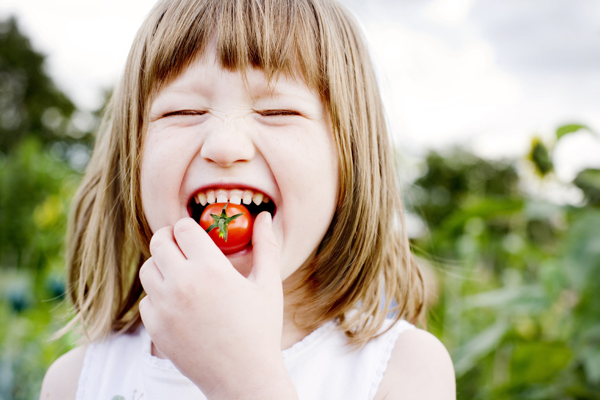 Stock Photos Of Kids Eating Is The Cutest And Most Unrealistic Thing