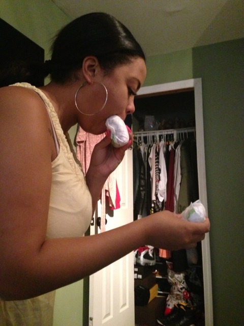 Two years ago, 22-year-old Keyshia developed a strange addiction – chewing on and smelling dirty diapers. 