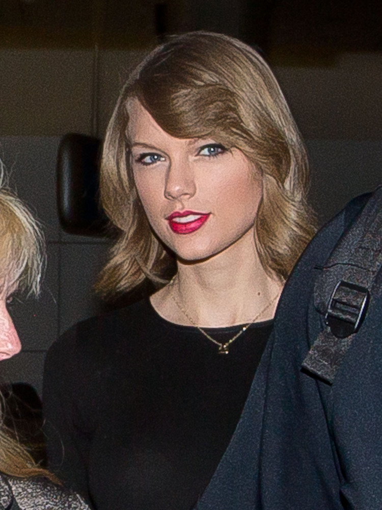 Taylor Swift's Hair Has Really Transformed Over The Years | HuffPost