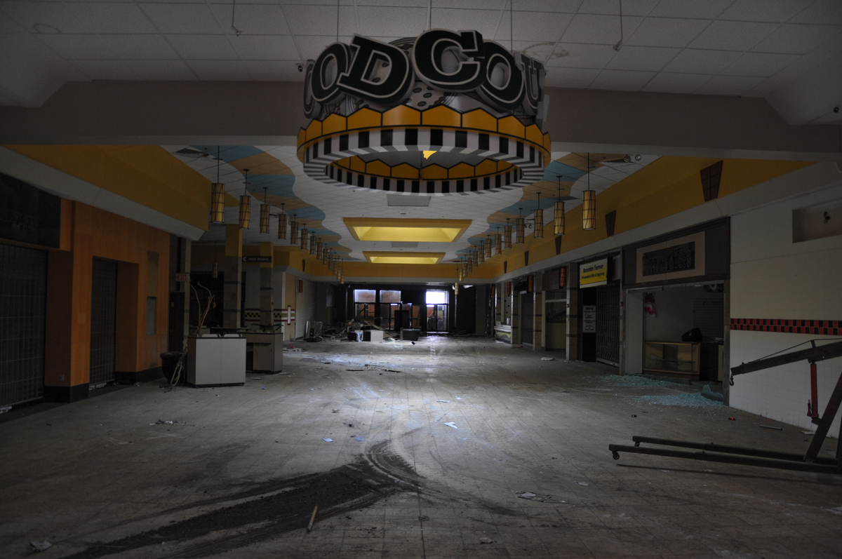 Eerie Photos Of Abandoned Malls Reveal A Decaying Side Of Our Consumer ...