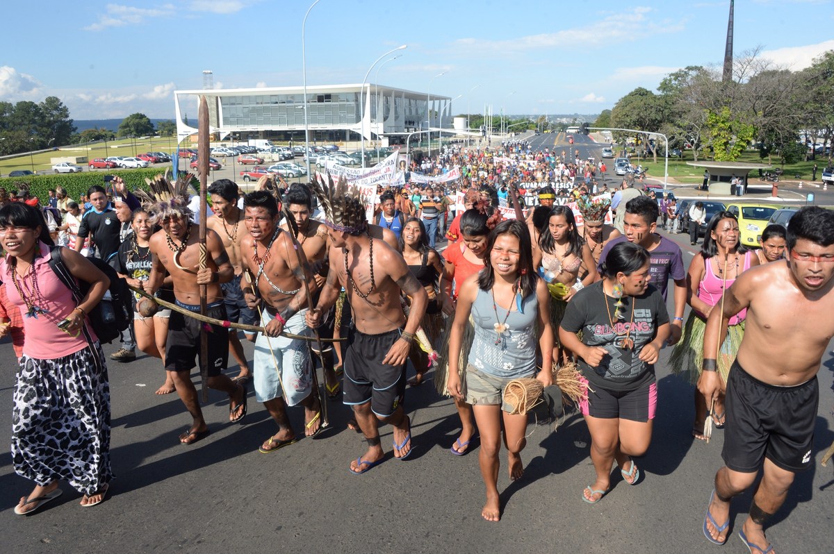 Powerful Photos Capture The Defiance Of Brazil S Indigenous People During World Cup Protest