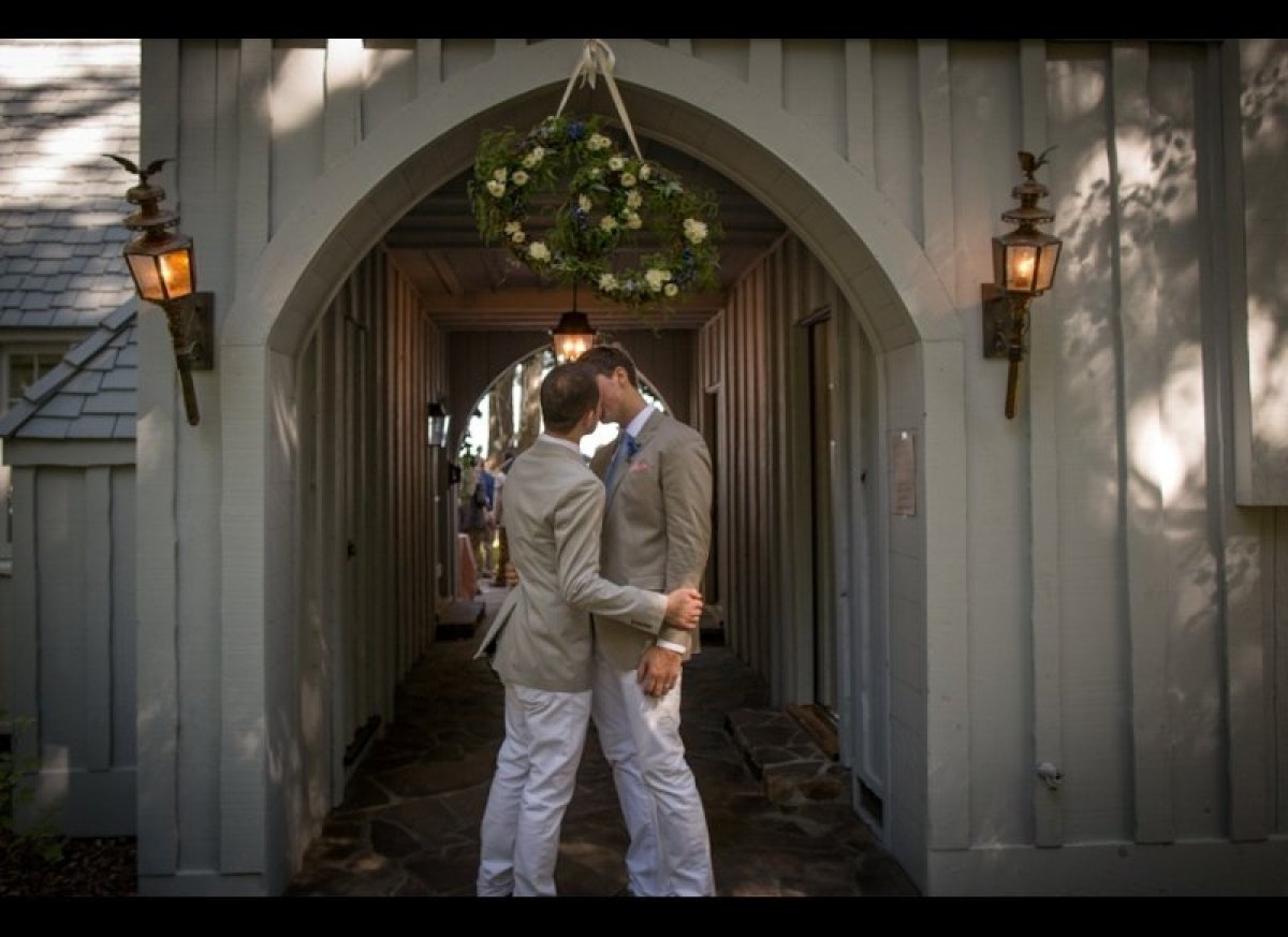 8 Same Sex Wedding Kisses That Will Leave You Weak In The Knees Huffpost