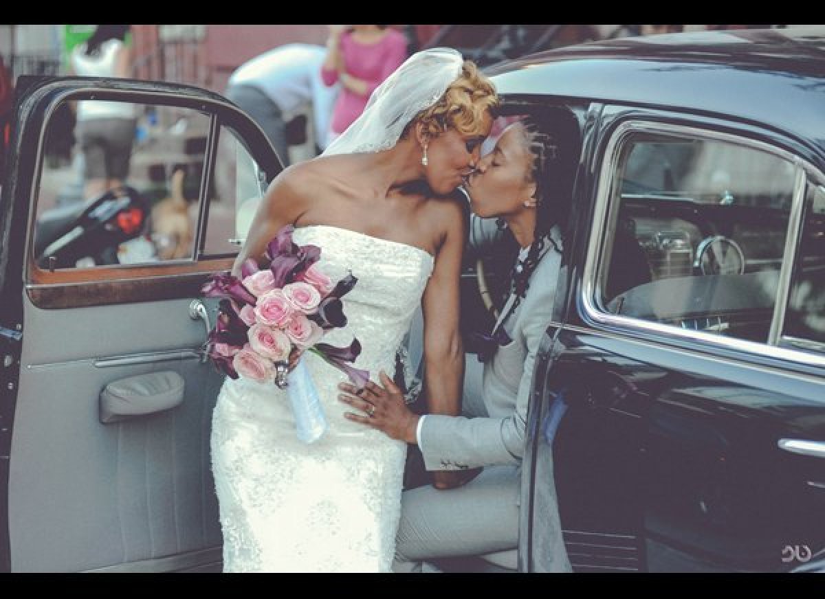 8 Same Sex Wedding Kisses That Will Leave You Weak In The Knees Huffpost 