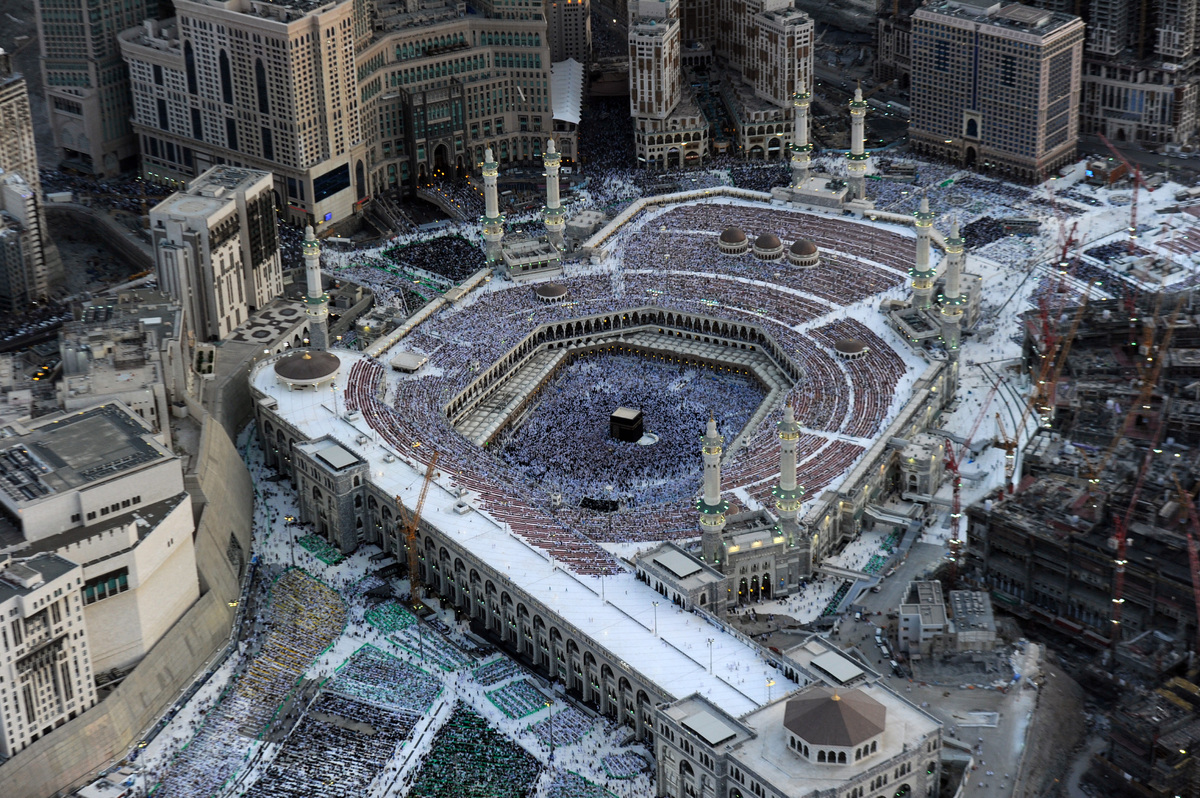 Witness Mecca's Dramatic Transformation Over The Past Century In Just