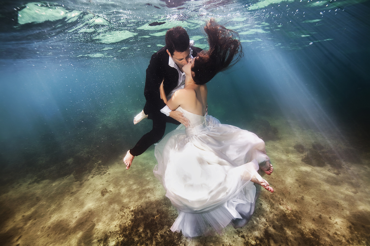 Brides Literally Take The Plunge For Stunning Underwater Portraits