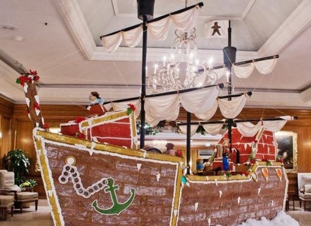 10 Hotels with Over-the-Top Christmas Decorations | HuffPost