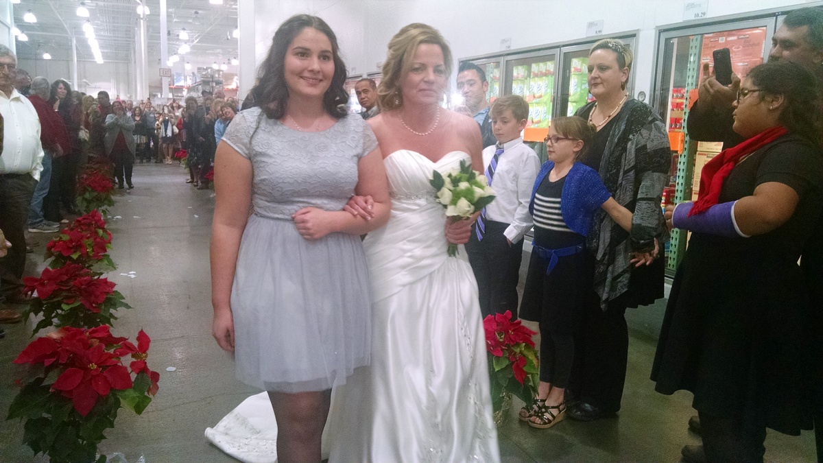 California Gets Married In The Frozen Food Aisle Of Costco California Gets Married In The Frozen Food Aisle Of Costco Huffpost