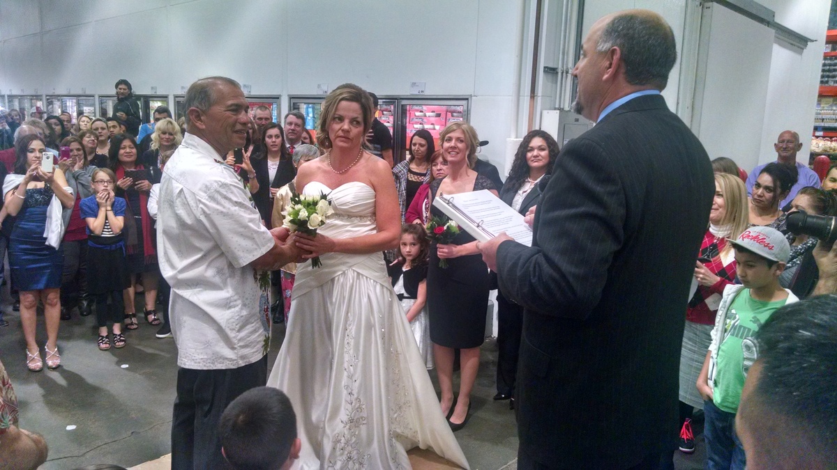 California Gets Married In The Frozen Food Aisle Of Costco California Gets Married In The Frozen Food Aisle Of Costco Huffpost