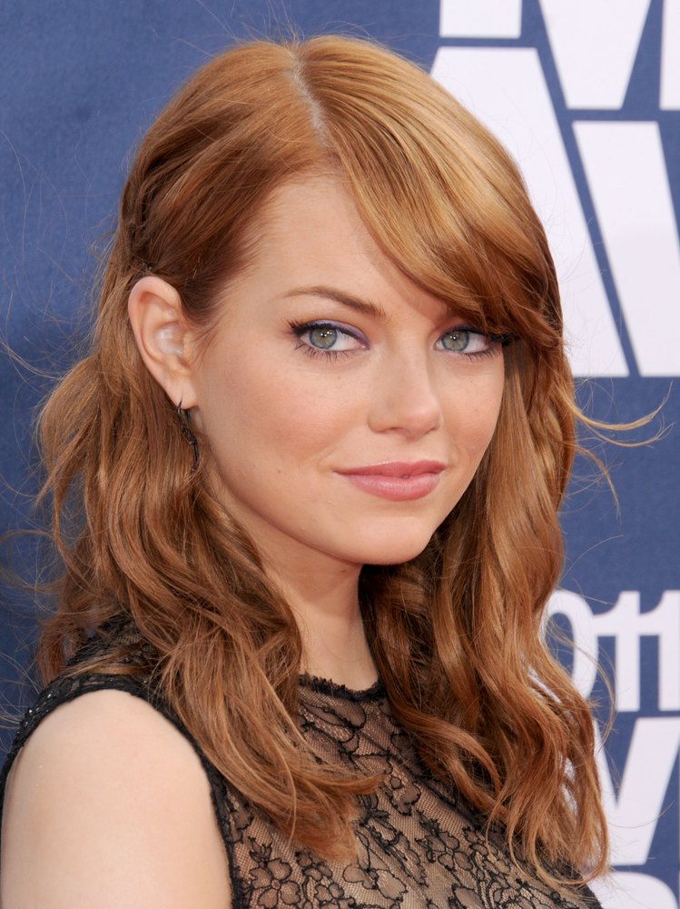 37 Emma Stone Hairstyles To Inspire Your Next Makeover Huffpost 