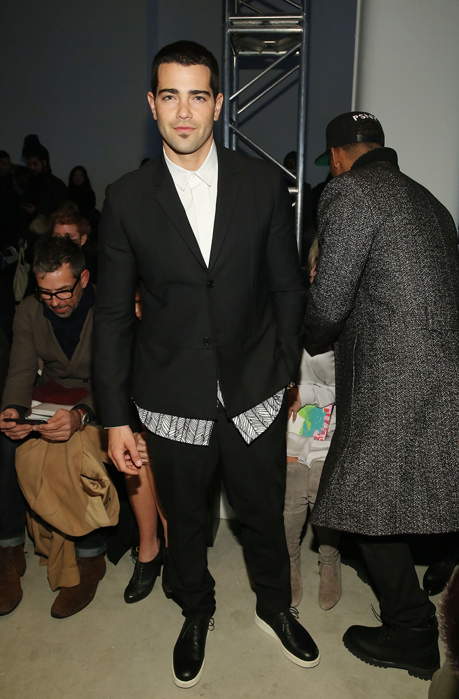 Male Amputee Model Walks In New York Fashion Week Show Featuring People ...