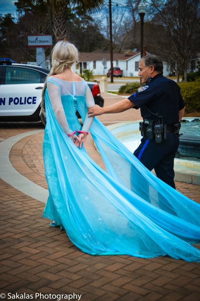 South Carolina Police Arrest Elsa The Snow Queen Solve Cold Case Huffpost