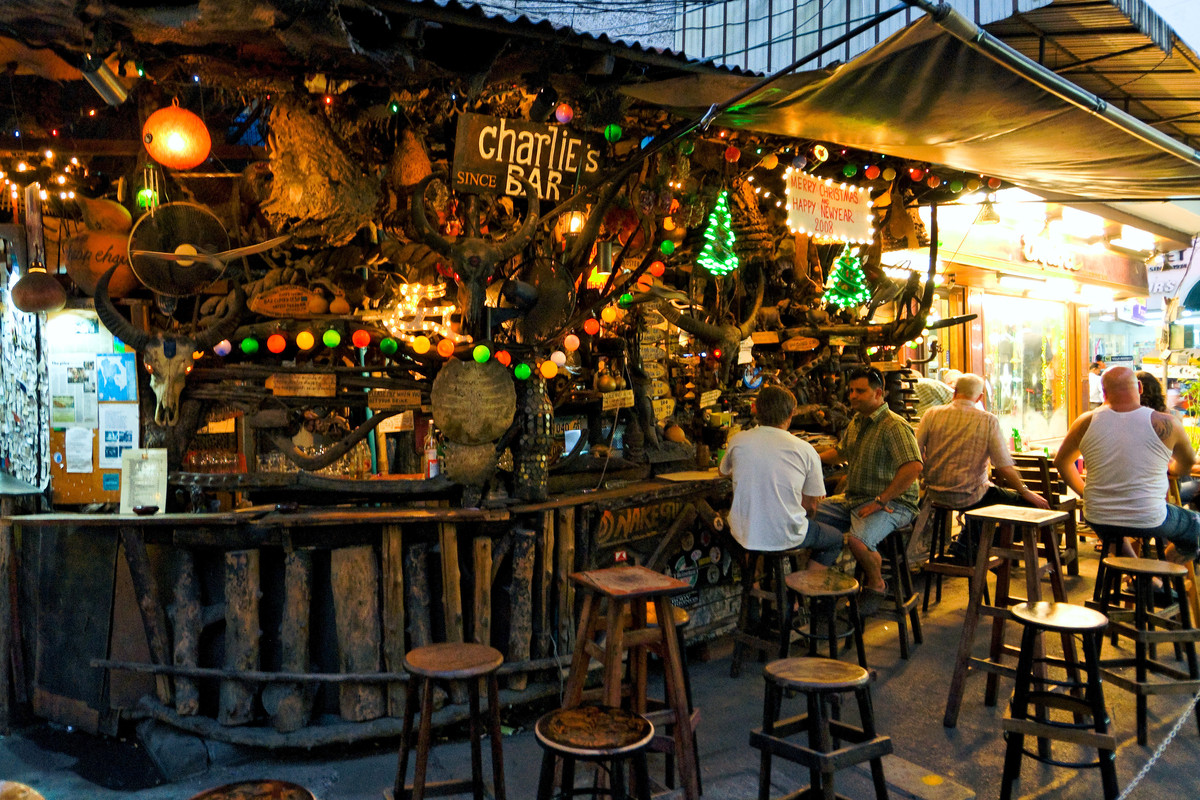 The Anatomy Of A Good Dive Bar | HuffPost