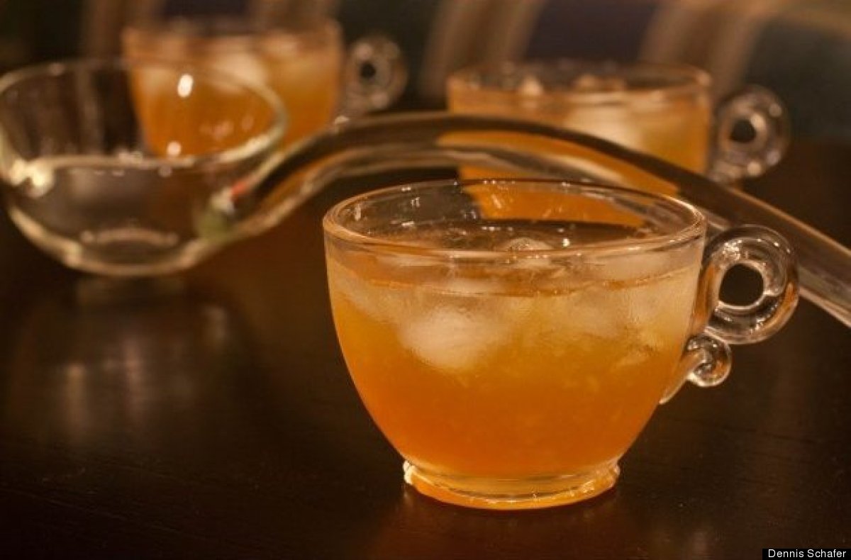 <strong>Get the <a href="http://adrinkontherocks.com/brandy/mxmo-vintage-cocktails-11-fish-house-punch/" target="_hplink">Fis