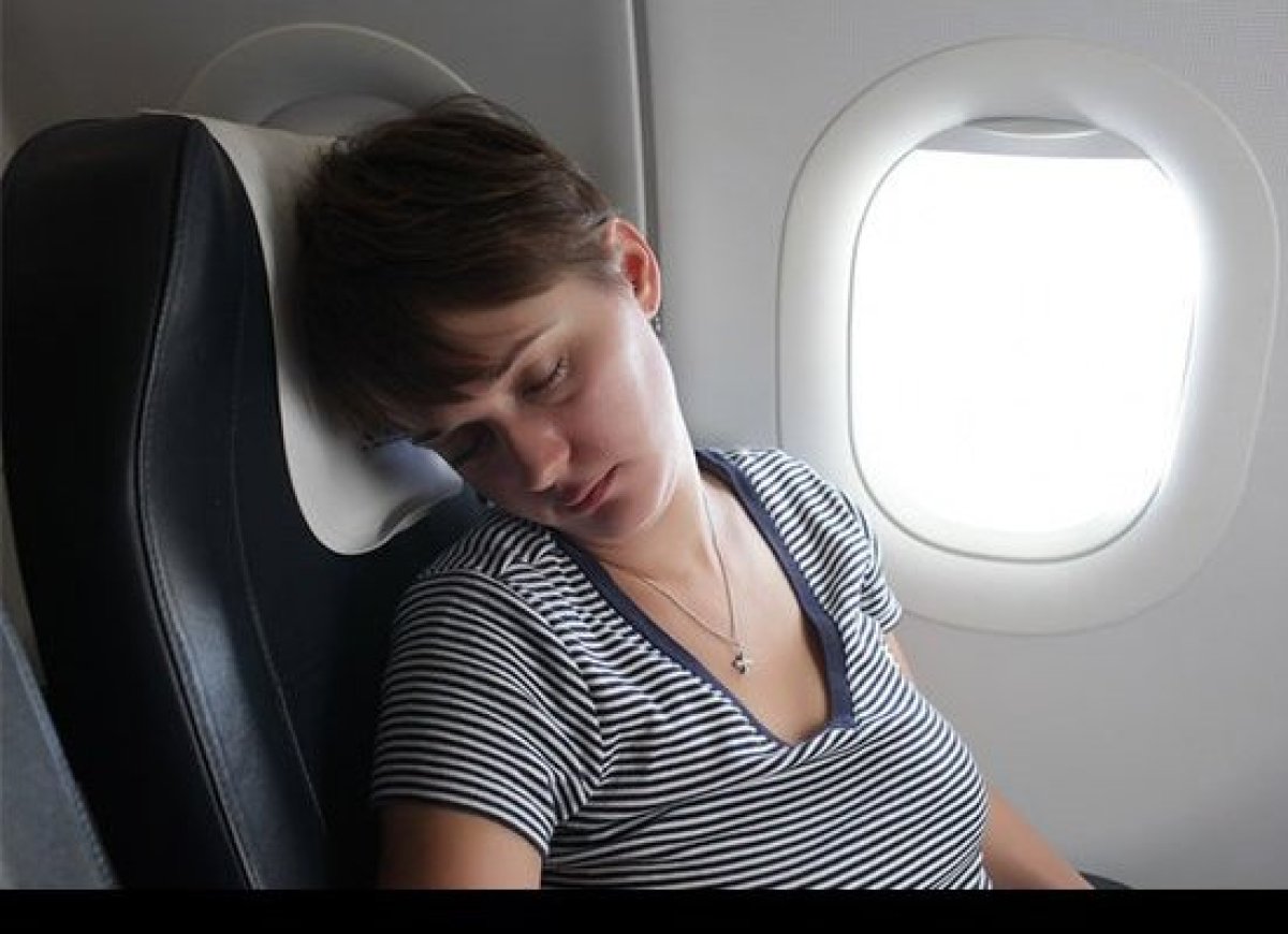 10 Ways You're Sabotaging Your Ability To Sleep On A Plane | HuffPost