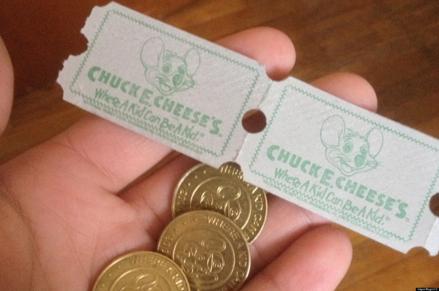 waiter-gets-chuck-e-cheese-tokens-as-tip-from-toddler-photo-huffpost