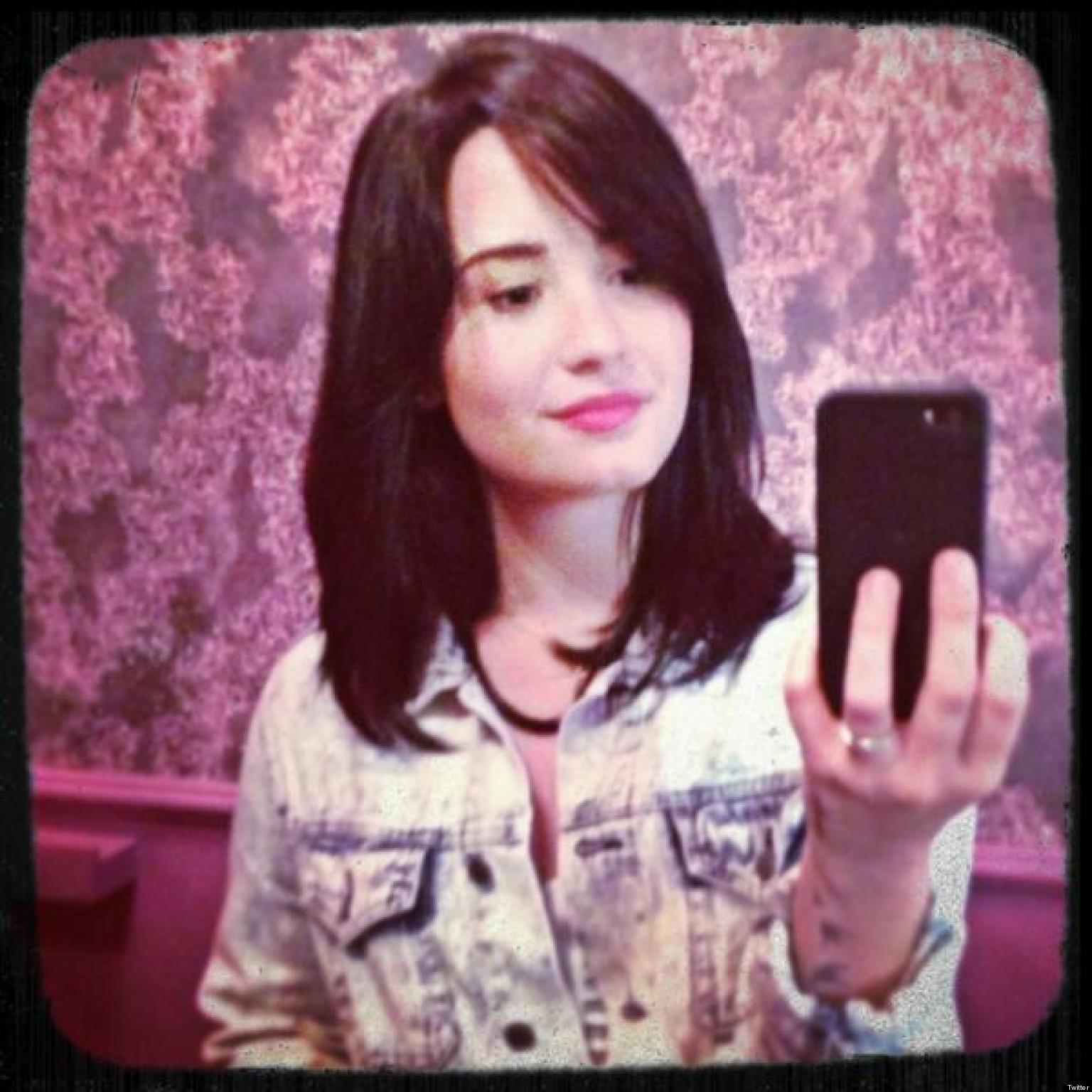 Demi Lovato Debuts New Short Hair PHOTO HuffPost