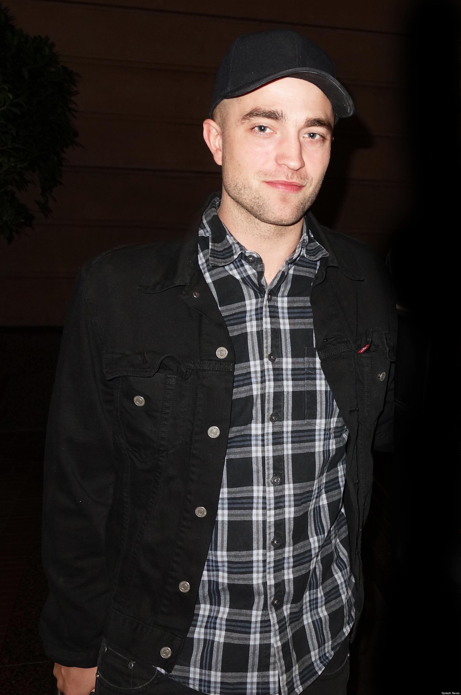 Robert Pattinson Bald: Actor Debuts New Hairdo (PHOTO) | HuffPost1536 x 2312