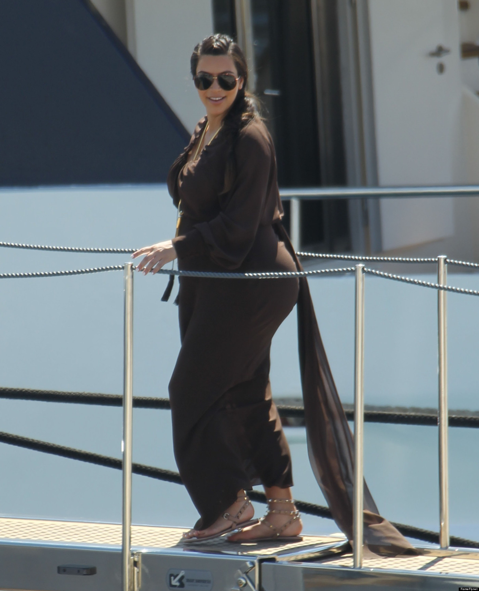 Kim Kardashian Flashes Pregnancy Curves In Clingy Maxi Dress Photo Huffpost