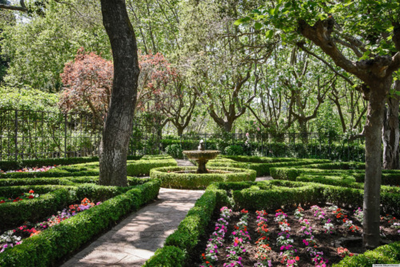 12 Beautiful Home Gardens That Totally Outshine Our Window Box Planters