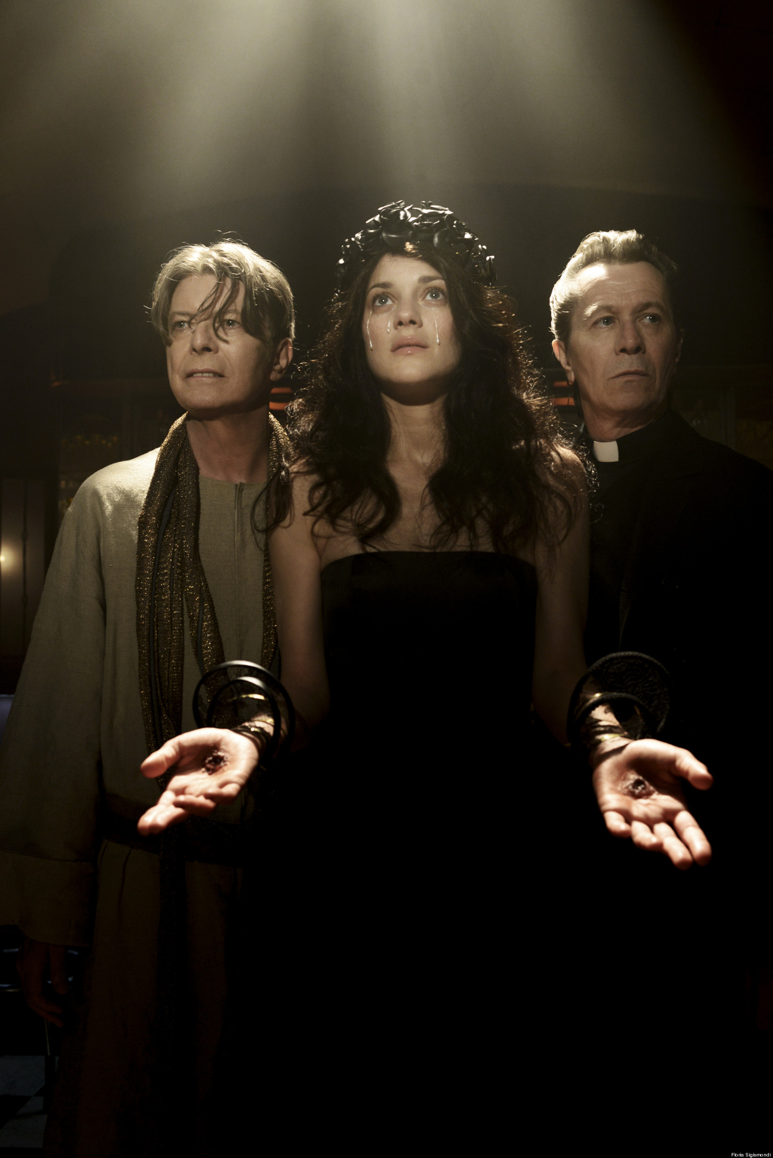 The Next Day Video David Bowie Marion Cotillard And Gary Oldman Meet In Church Brothel Huffpost 9006