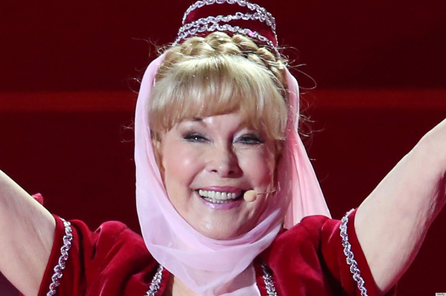 I Dream Of Jeannie Barbara Eden Vuelve A Usar Su Disfraz A Los 78 6497