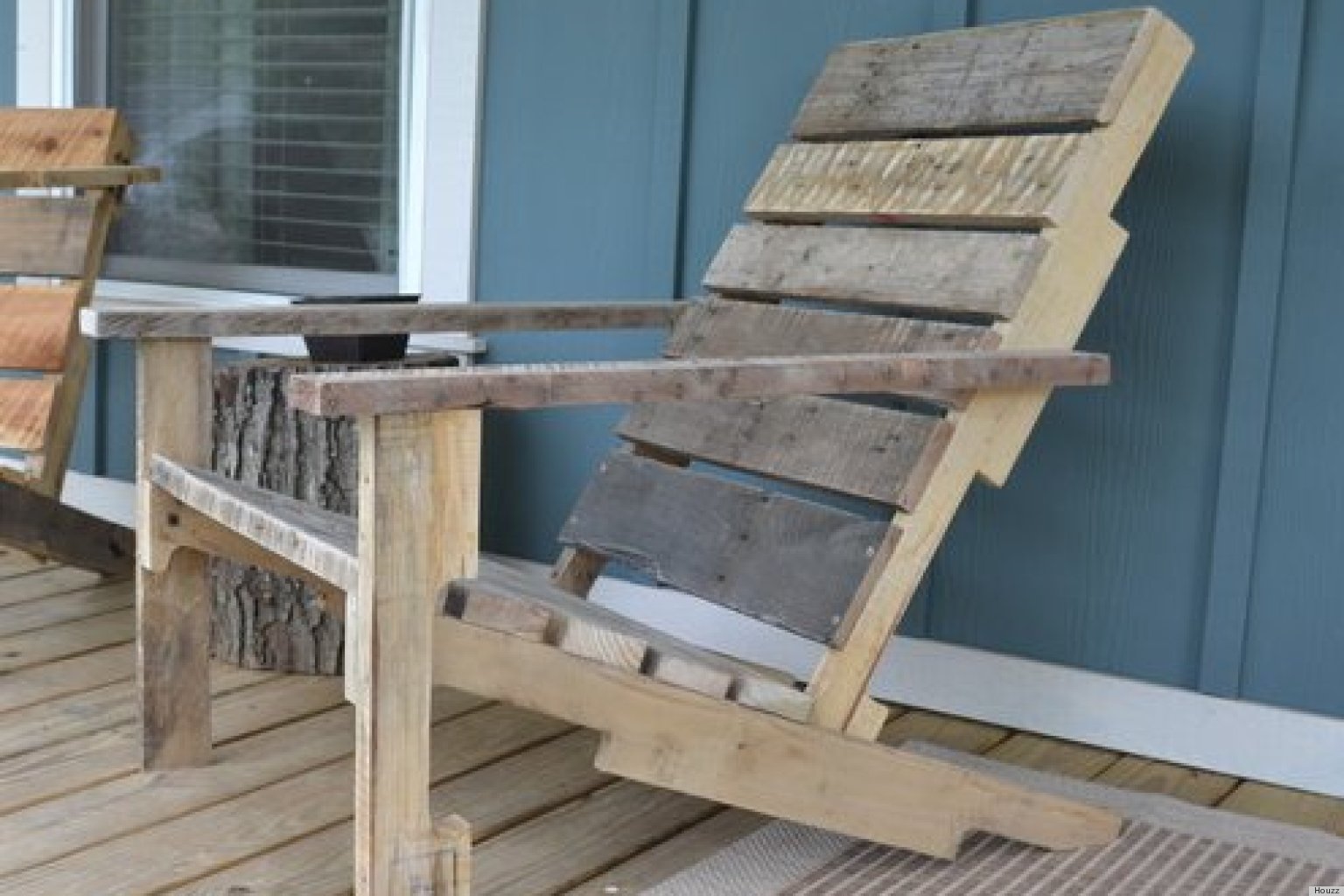 Build Your Own Wooden Deck Chair From A Pallet -- For $10 ...