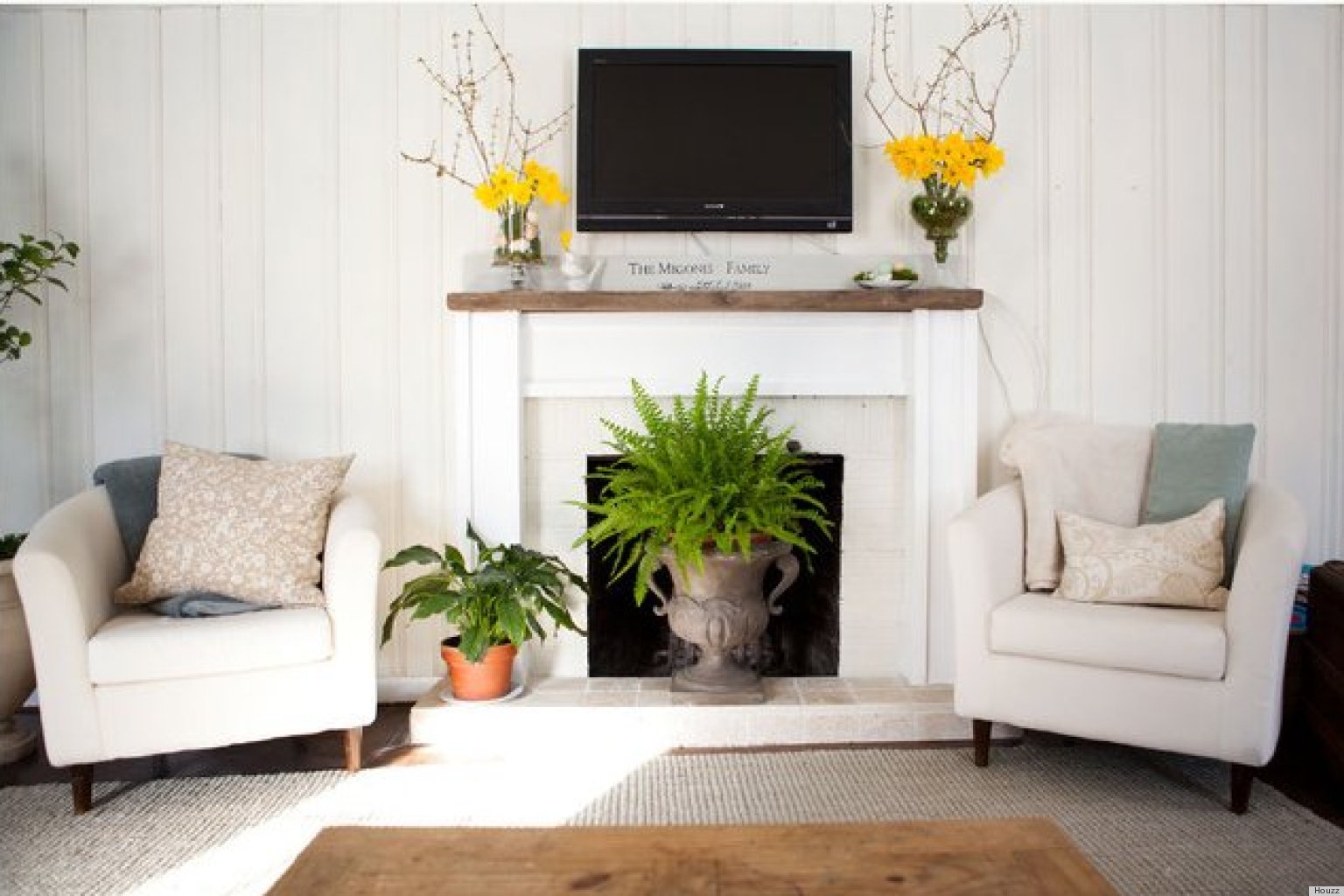 10 Ways To Decorate Your Fireplace In The Summer Since You Wont