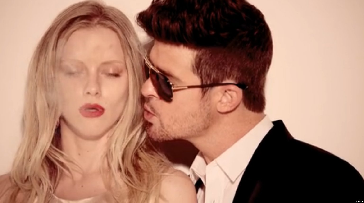 Robin Thicke's 'Blurred Lines' Dubbed 'Rapey,' Hit Song Under Fire From
