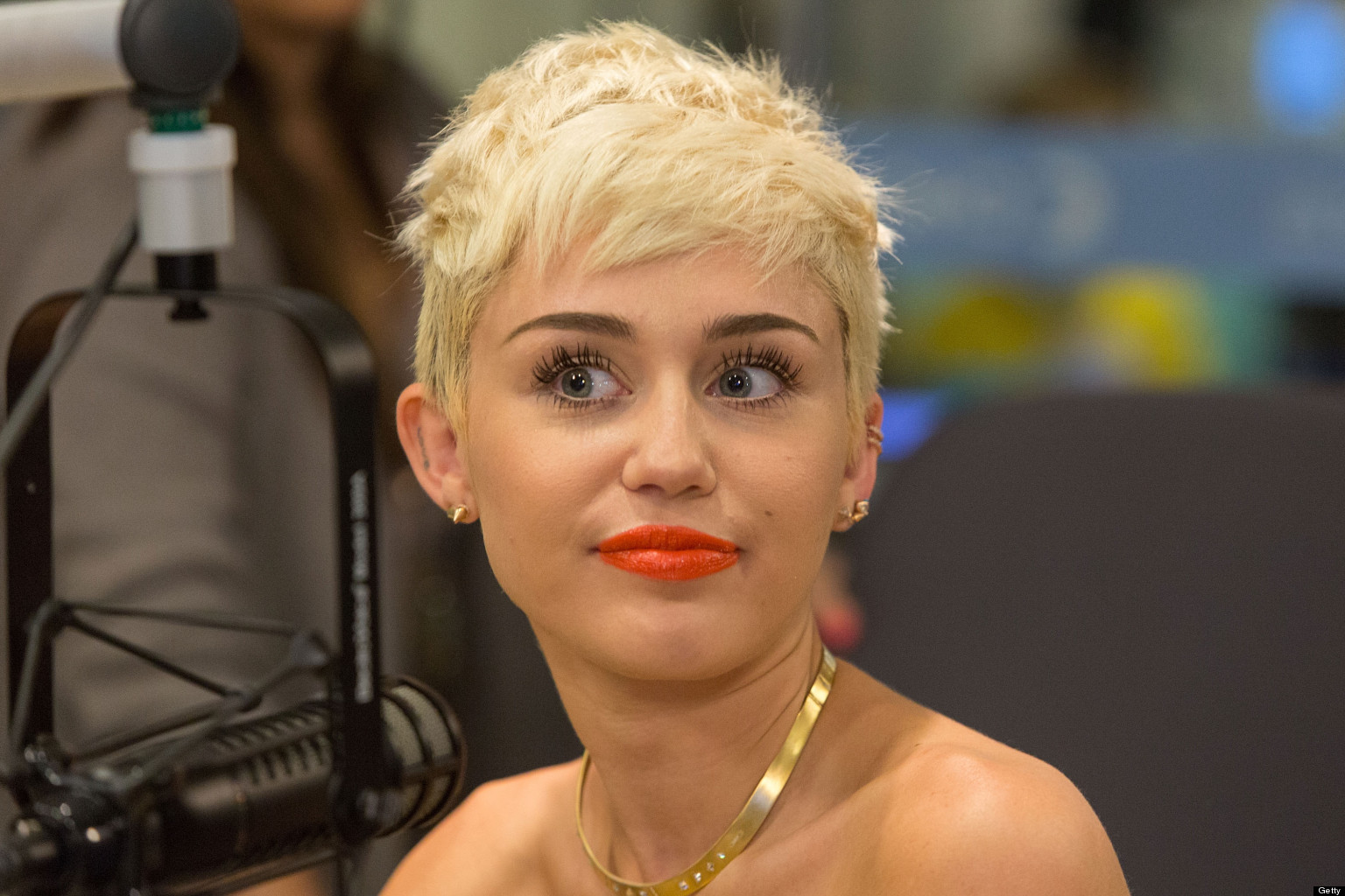 Miley Cyrus And Weed: Singer Dishes On Her Mentality Toward Marijuana ...