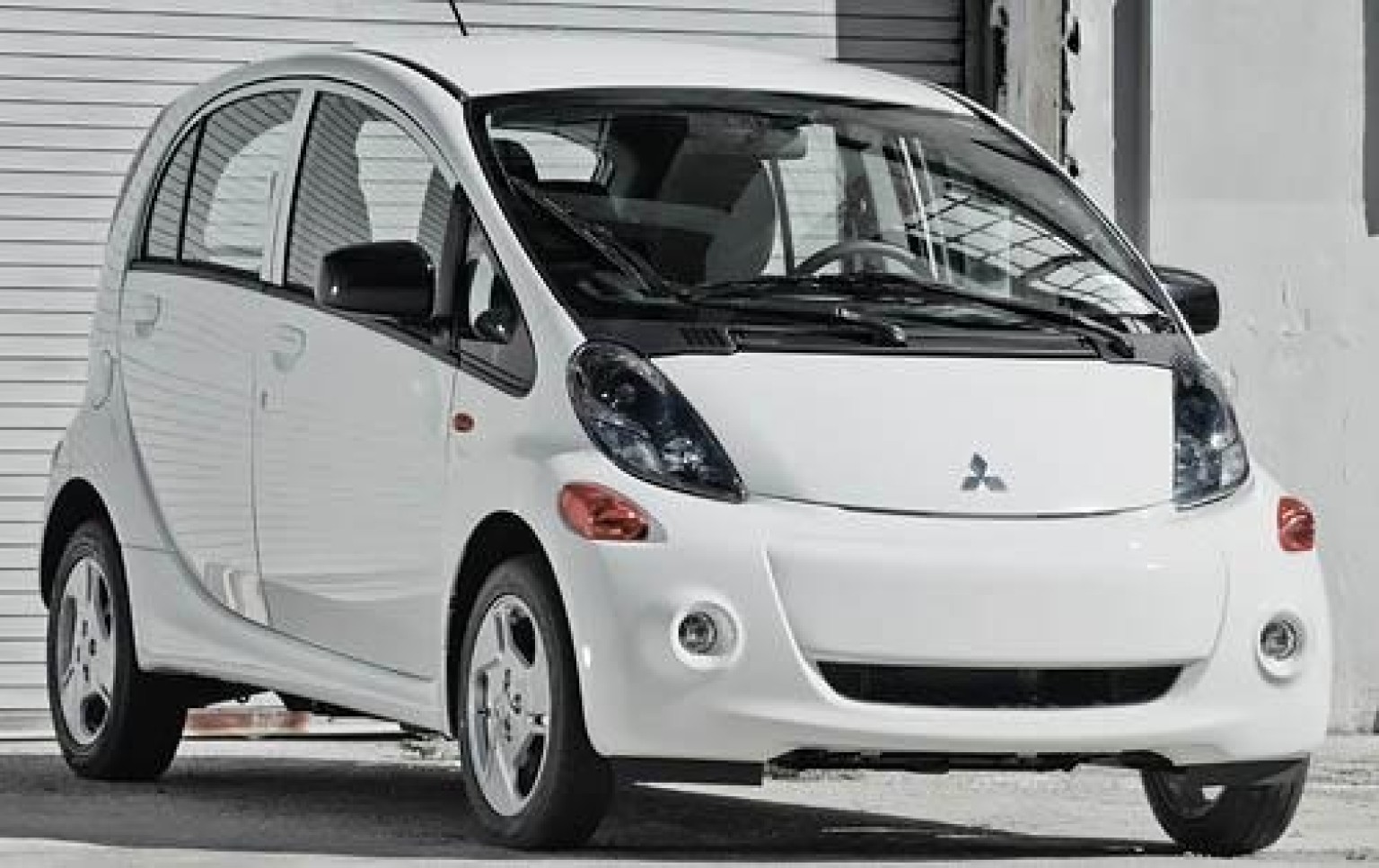 Mitsubishi I SE, pros y contras del auto eléctrico | HuffPost