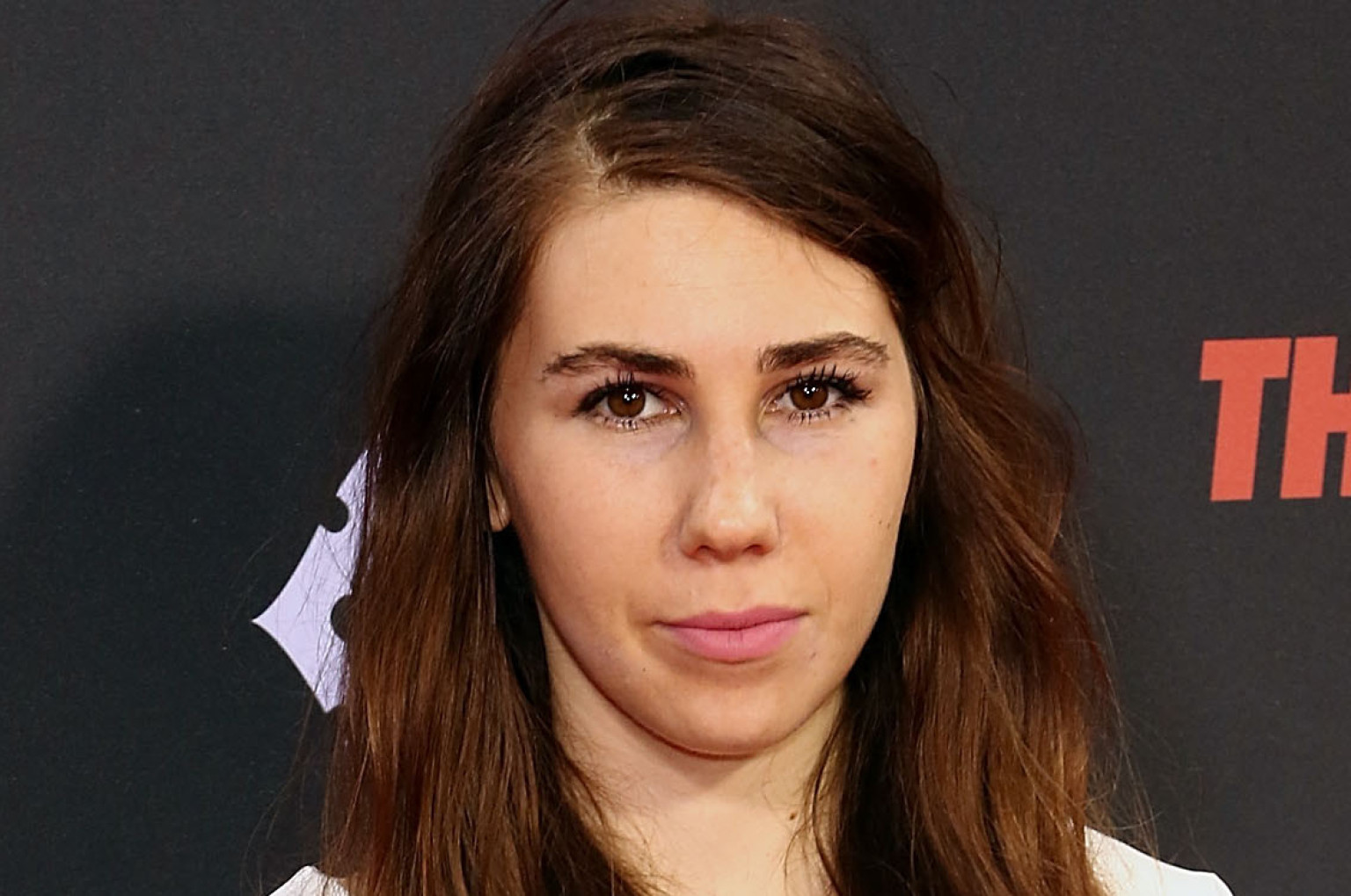 Zosia Mamet S Pantsless Look Gives Us Lena Dunham Flashbacks Photos Huffpost