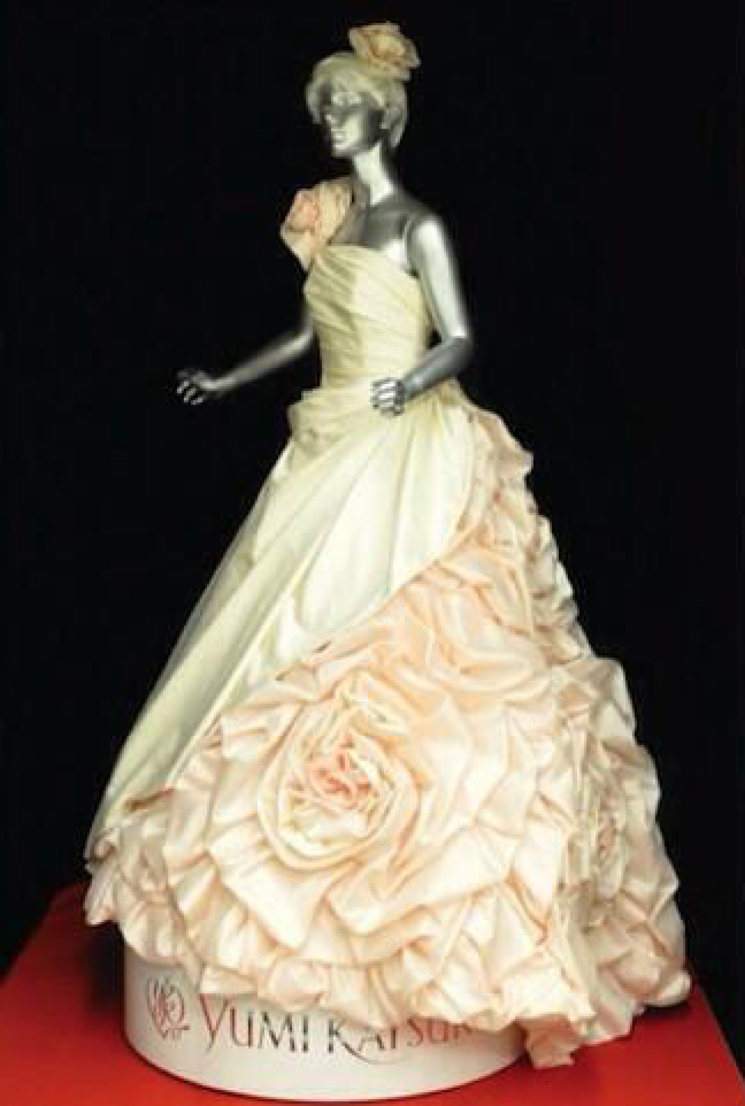 Glow In The Dark Wedding Dress Created By Designer Yumi Katsura