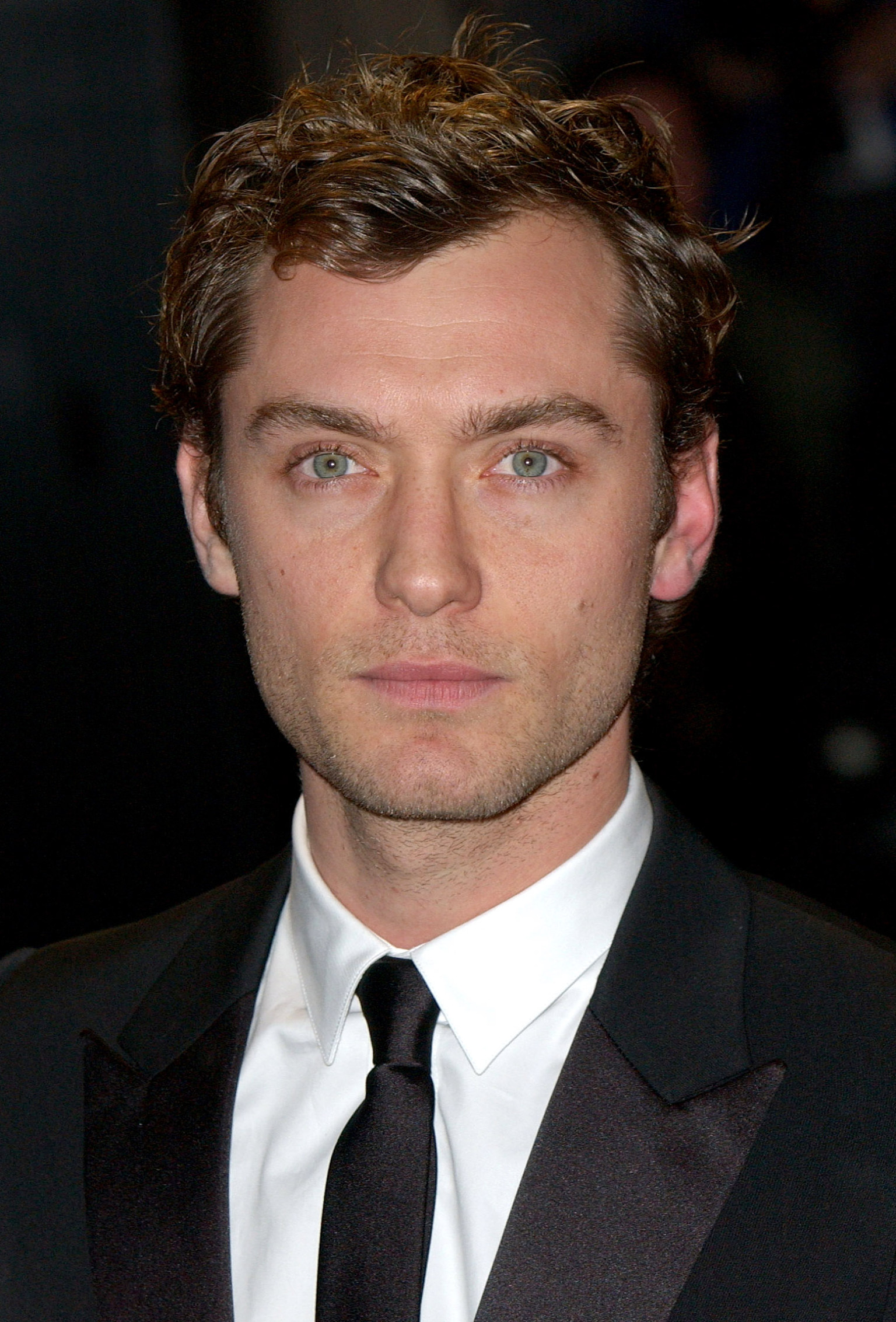 Jude Law Photo Rarely Seen Actor Reemerges In London Huffpost 