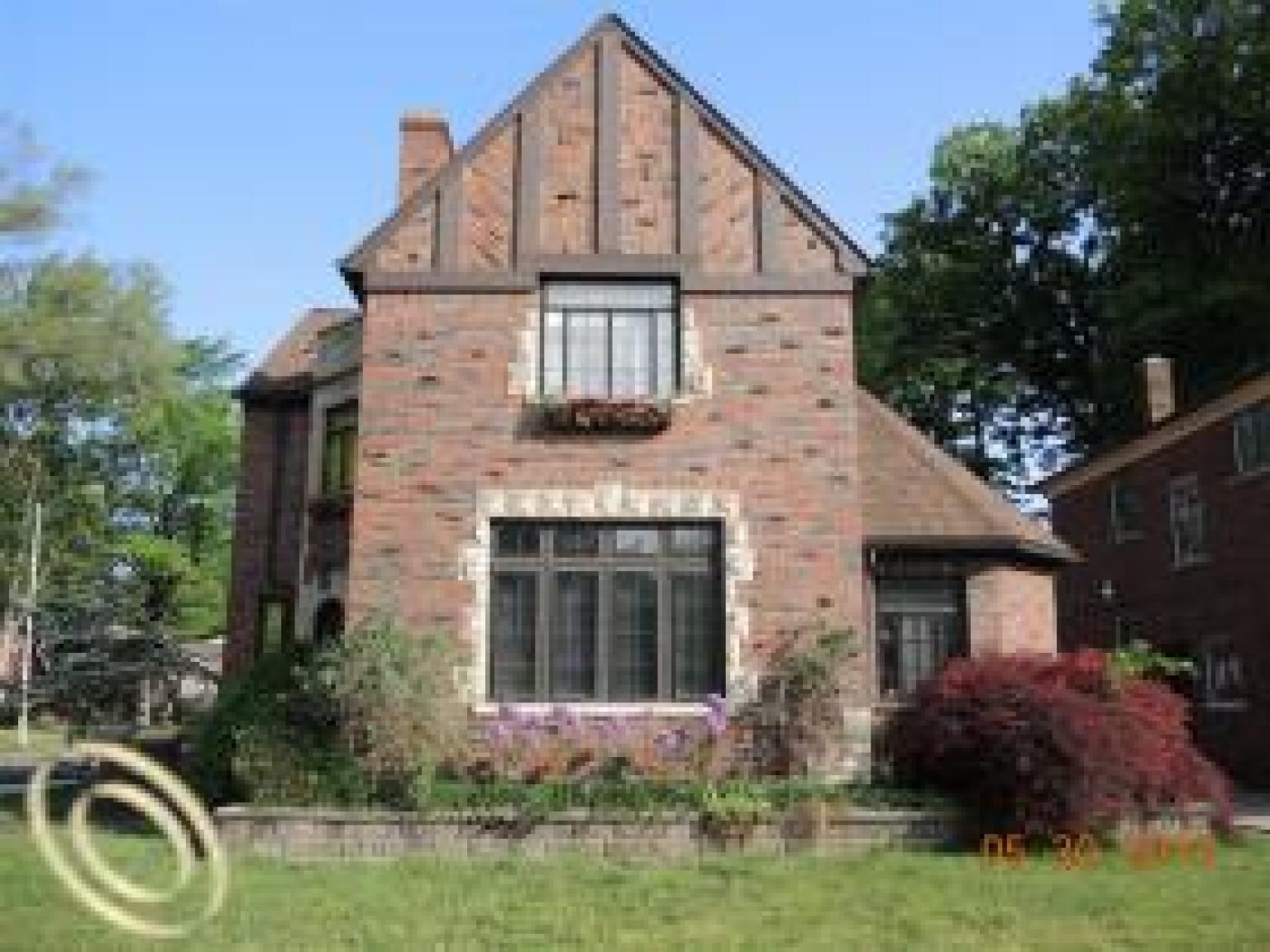 Green Acres Tudor For Sale In Detroit Is Full Of Modern Updates And