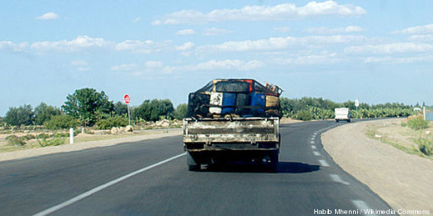 Véhicule transportant du carburant de contrebande en Tunisie sur la route de El-Houareb, Kairouan